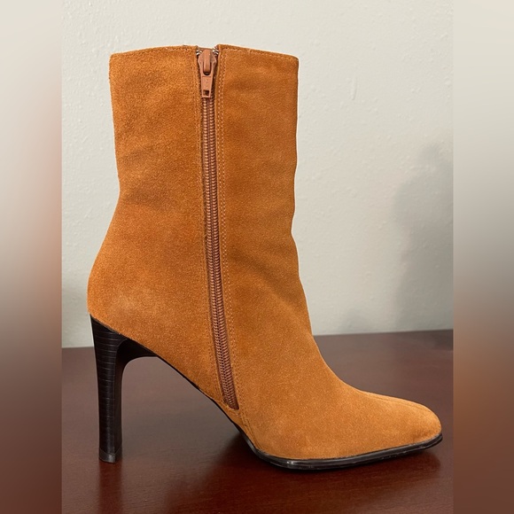 Predictions Leather Collection Tan Suede Fringe Heeled Booties - Size 7 - Picture 8 of 16